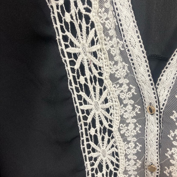 Black with White lace, 3/4 sleeve blouse size 2XL Sistar Brand.
Button down - Picture 6 of 9